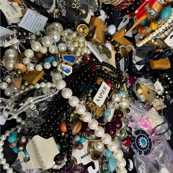 Random pull of 5lbs of jewelry with packing. - Picture 2 of 2